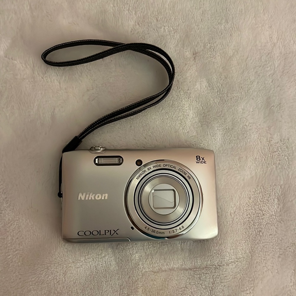 Nikon Coolpix S3600 Silver